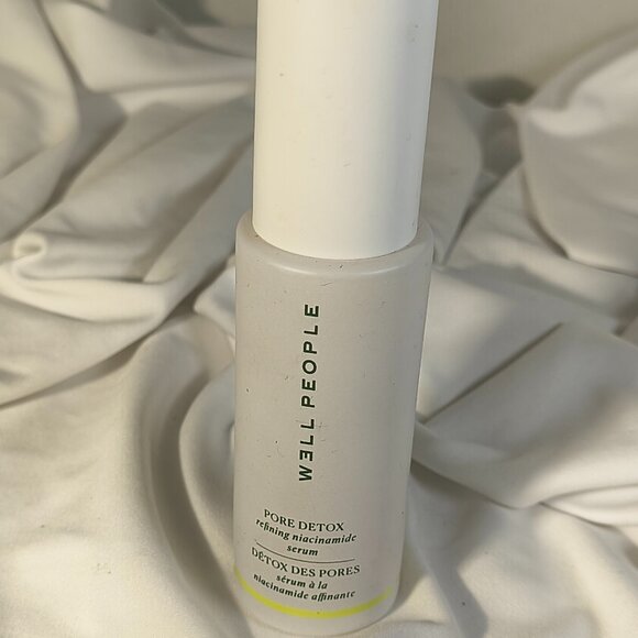 Well People Pore Detox refining Niacinamide serum - Picture 1 of 3